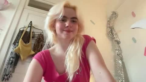 Emi Rose online show from 06/06/26, 11:42