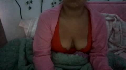 honeyyy89 online show from 04/17/26, 10:51