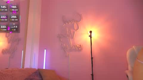 Honey Moon  Help me to reach 100 thumbs up online show from 09/24/25, 09:51