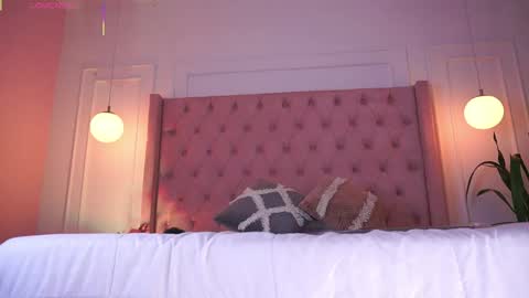 Honey Moon  Help me to reach 100 thumbs up online show from 05/01/26, 07:40