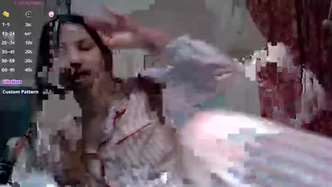 Snapshot of hoodhippy chatting on 02/18/26, 04:30 HoodHippy online show from 02/18/26, 04:30