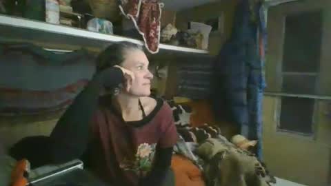 Snapshot of hoodoou chatting on 02/11/26, 02:49 hoodoou online show from 02/11/26, 02:49