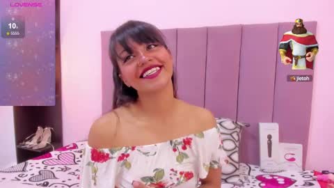 Snapshot of hoollyhendrix chatting on 10/02/25, 09:11 holly online show from 10/02/25, 09:11