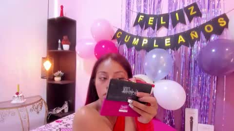 Snapshot of hoollyhendrix chatting on 10/31/25, 05:36 holly online show from 10/31/25, 05:36