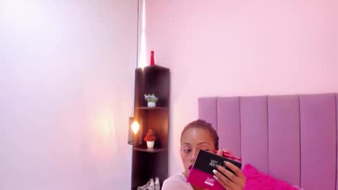 Snapshot of hoollyhendrix chatting on 11/10/25, 08:08 holly online show from 11/10/25, 08:08