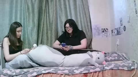 Rose and Poly online show from 04/27/26, 01:53