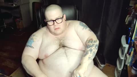 Snapshot of hoosierdaddyxl chatting on 01/20/25, 04:10 Sir online show from 01/20/25, 04:10