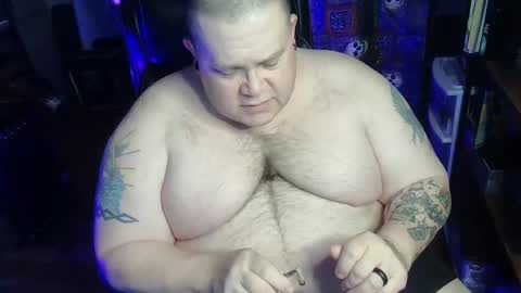 Snapshot of hoosierdaddyxl chatting on 11/17/25, 05:13 Sir online show from 11/17/25, 05:13