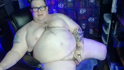 Snapshot of hoosierdaddyxl chatting on 11/19/25, 04:23 Sir online show from 11/19/25, 04:23