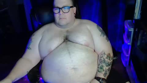 Snapshot of hoosierdaddyxl chatting on 12/14/25, 05:02 Sir online show from 12/14/25, 05:02