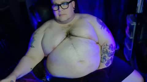 Snapshot of hoosierdaddyxl chatting on 12/21/25, 04:52 Sir online show from 12/21/25, 04:52