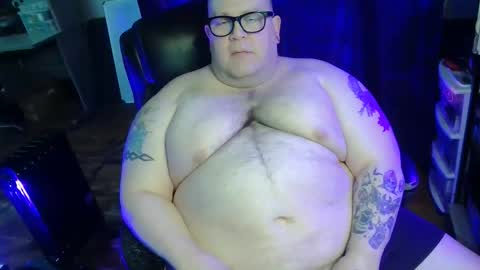 Snapshot of hoosierdaddyxl chatting on 02/16/26, 08:27 Sir online show from 02/16/26, 08:27