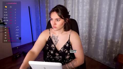 Snapshot of hoot_owl_cb chatting on 10/27/25, 04:16 Karina online show from 10/27/25, 04:16
