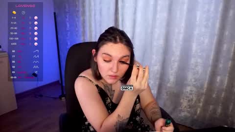 Snapshot of hoot_owl_cb chatting on 11/18/25, 02:39 Karina online show from 11/18/25, 02:39