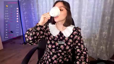 Snapshot of hoot_owl_cb chatting on 11/21/25, 04:00 Karina online show from 11/21/25, 04:00