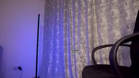Snapshot of hoot_owl_cb chatting on 11/21/25, 04:05 Karina online show from 11/21/25, 04:05