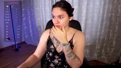 Snapshot of hoot_owl_cb chatting on 11/24/25, 02:00 Karina online show from 11/24/25, 02:00