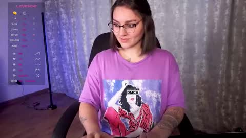 Snapshot of hoot_owl_cb chatting on 12/03/25, 05:48 Karina online show from 12/03/25, 05:48