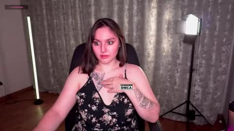 Snapshot of hoot_owl_cb chatting on 02/10/26, 09:35 Karina online show from 02/10/26, 09:35