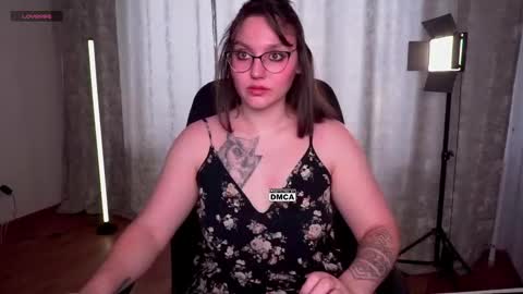Snapshot of hoot_owl_cb chatting on 03/02/26, 12:35 Karina online show from 03/02/26, 12:35