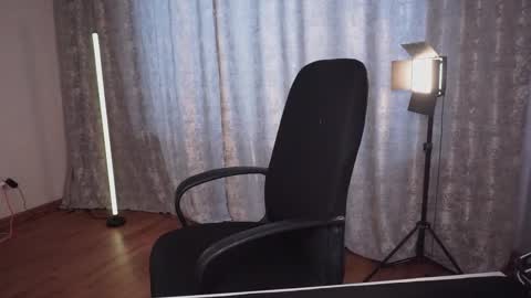 Snapshot of hoot_owl_cb chatting on 03/10/26, 02:16 Karina online show from 03/10/26, 02:16