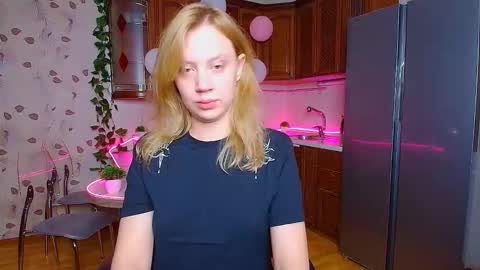 Snapshot of hope_happyyy chatting on 09/18/25, 01:18 hope happyyy online show from 09/18/25, 01:18