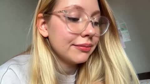 Audrey online show from 09/15/25, 02:44