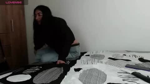 Snapshot of hornienextdoor chatting on 11/12/25, 03:23 hornienextdoor online show from 11/12/25, 03:23