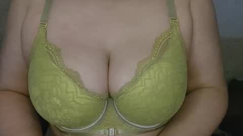 Snapshot of horny_emily1 chatting on 12/17/25, 01:28 call me emily online show from 12/17/25, 01:28