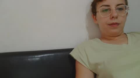 Snapshot of horny_hey chatting on 09/25/25, 08:40 Serena online show from 09/25/25, 08:40