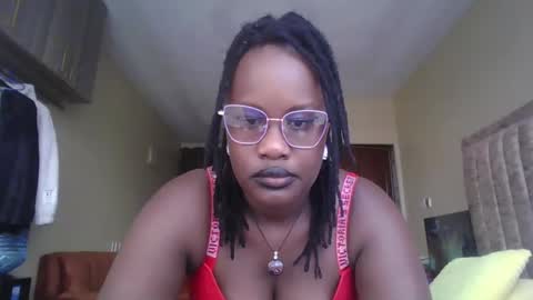 Snapshot of horny_sexxy_babe chatting on 11/13/25, 12:15 Lucy online show from 11/13/25, 12:15