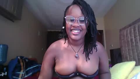 Snapshot of horny_sexxy_babe chatting on 11/19/25, 06:35 Lucy online show from 11/19/25, 06:35