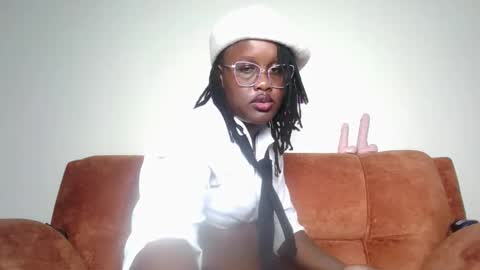 Snapshot of horny_sexxy_babe chatting on 12/05/25, 01:31 Lucy online show from 12/05/25, 01:31