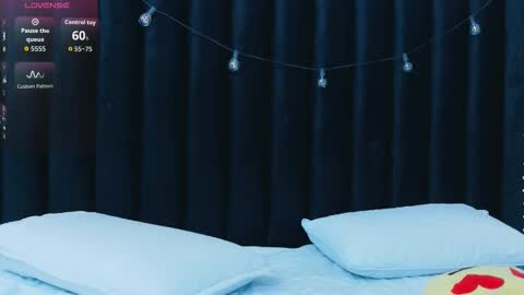 Snapshot of hornybarelylegalgirl chatting on 11/23/25, 12:16 Khloe online show from 11/23/25, 12:16