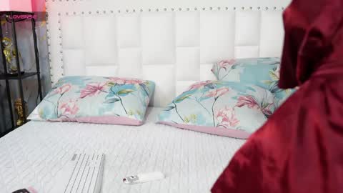 Khloe  online show from 05/31/26, 11:50