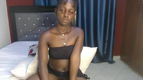 Snapshot of hornybella4 chatting on 12/13/24, 06:49 Bella online show from 12/13/24, 06:49