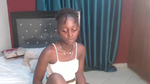 Snapshot of hornybella4 chatting on 12/14/24, 10:28 Bella online show from 12/14/24, 10:28