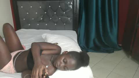 Snapshot of hornybella4 chatting on 01/18/25, 01:41 Bella online show from 01/18/25, 01:41