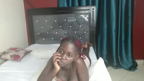 Snapshot of hornybella4 chatting on 03/05/25, 02:03 Bella online show from 03/05/25, 02:03