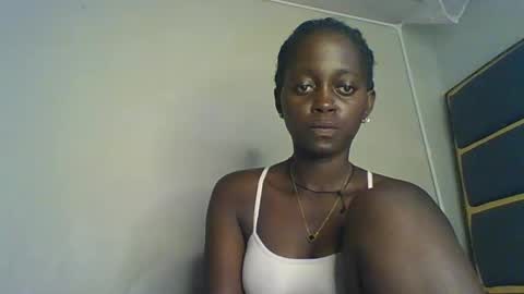 Snapshot of hornybella4 chatting on 10/28/25, 11:14 Bella online show from 10/28/25, 11:14