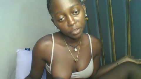 Snapshot of hornybella84 chatting on 11/29/25, 09:18 Bella online show from 11/29/25, 09:18