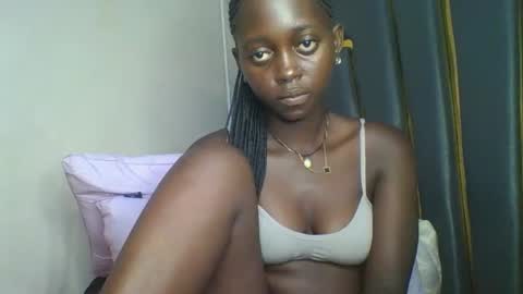 Snapshot of hornybella84 chatting on 11/30/25, 09:24 Bella online show from 11/30/25, 09:24