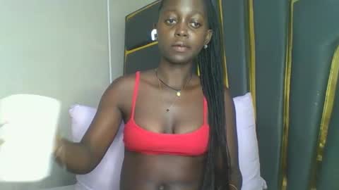 Snapshot of hornybella84 chatting on 12/05/25, 05:27 Bella online show from 12/05/25, 05:27