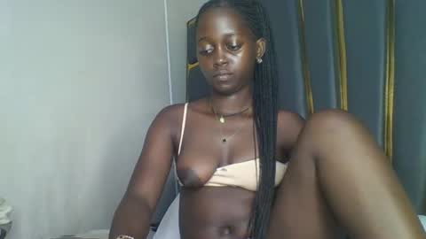 Snapshot of hornybella84 chatting on 12/05/25, 05:31 Bella online show from 12/05/25, 05:31