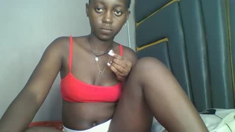 Snapshot of hornybella84 chatting on 12/15/25, 09:13 Bella online show from 12/15/25, 09:13