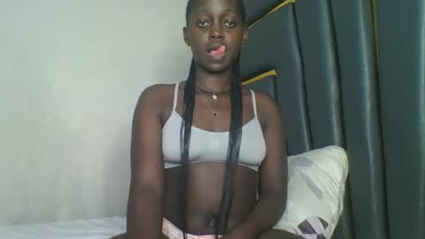 Snapshot of hornybella84 chatting on 12/21/25, 05:31 Bella online show from 12/21/25, 05:31