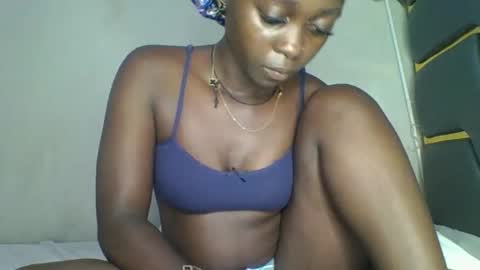 Snapshot of hornybella84 chatting on 01/06/26, 04:38 Bella online show from 01/06/26, 04:38