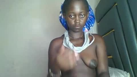 Snapshot of hornybella84 chatting on 01/18/26, 06:06 Bella online show from 01/18/26, 06:06