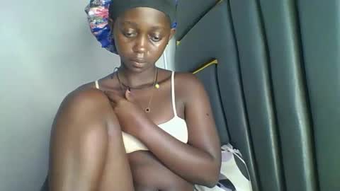 Snapshot of hornybella84 chatting on 01/19/26, 05:22 Bella online show from 01/19/26, 05:22