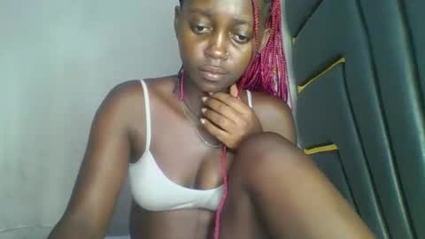 Snapshot of hornybella84 chatting on 02/12/26, 07:25 Bella online show from 02/12/26, 07:25